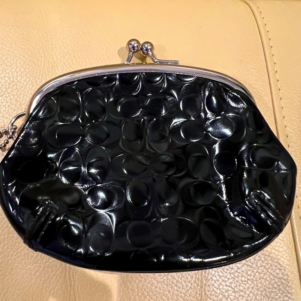 Coach patent leather kiss lock change purse. EUC